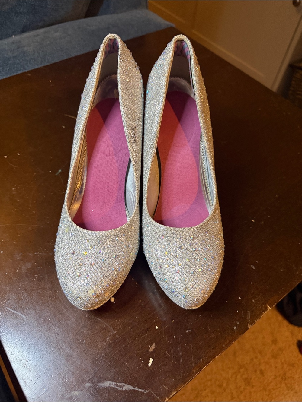 Glitter Evening Pumps in Silver with Pink Insole